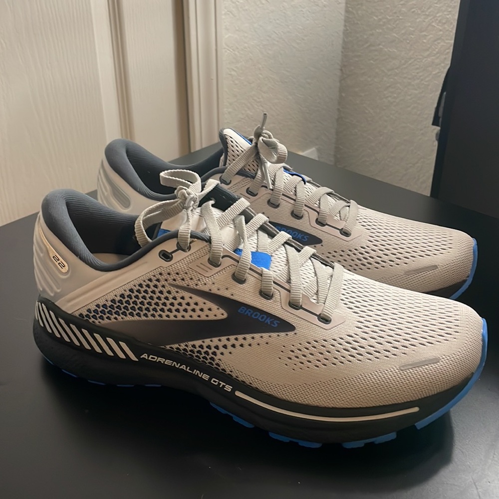Brooks adrenaline 22 mens 9.5 no box